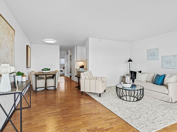 4th image of 400 Melrose Ave E APT 403