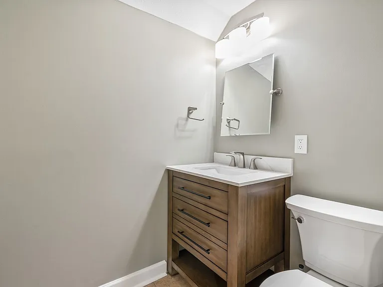 638 Margaret St — Photo 8