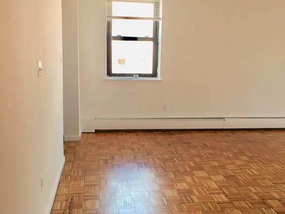 2nd image of 141 Franklin Ave #6