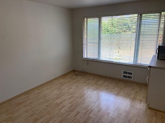 3rd image of 15222 1st Ave NE #3A