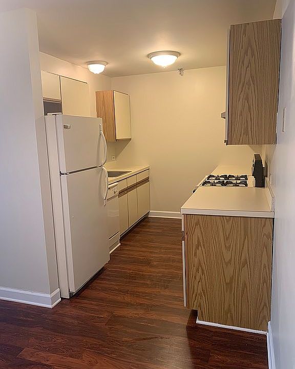 1st image of 21W581 North Ave APT 8
