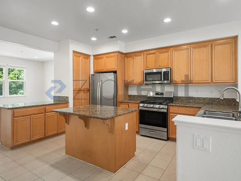 1611 Summer Ln — Photo 9