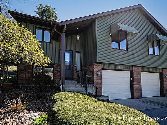 3rd image of 4492 N Valley Dr NE