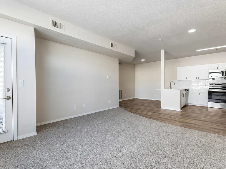 Pavilions at Silver Sage Apartments — Photo 30