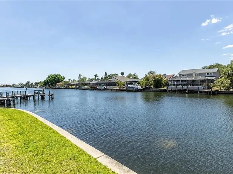 10438 Saint Tropez Pl — Photo 22