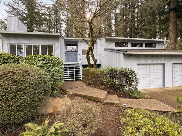 2 Essex Ct, Lake Oswego, OR 97034