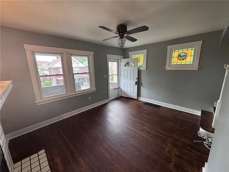 2733 Pyramid Ave — Photo 5