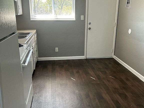 2nd image of 1033 Forest Ct APT 17