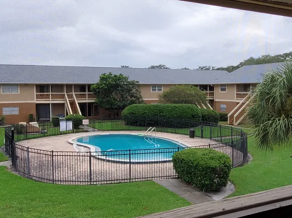 217 Bristol Ln, Melbourne, FL 32935