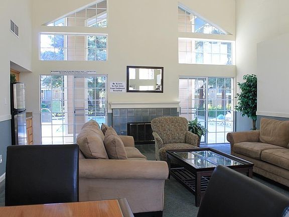 3rd image of 2725 Somerset Park Cir