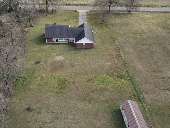 2nd image of 2531 Highway 1187