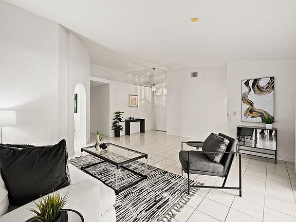 5th image of 363 SW 161st Avenue