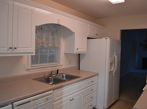 3rd image of 229 E Middlebury Ln