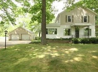 7111 Courtland Dr NE, Rockford, MI
