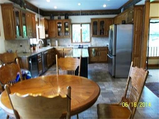 4th image of 101 S 11th St