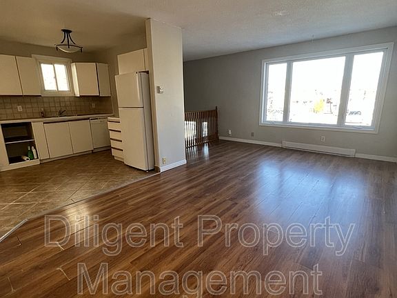 4th image of 751 Mountain Ash Rd