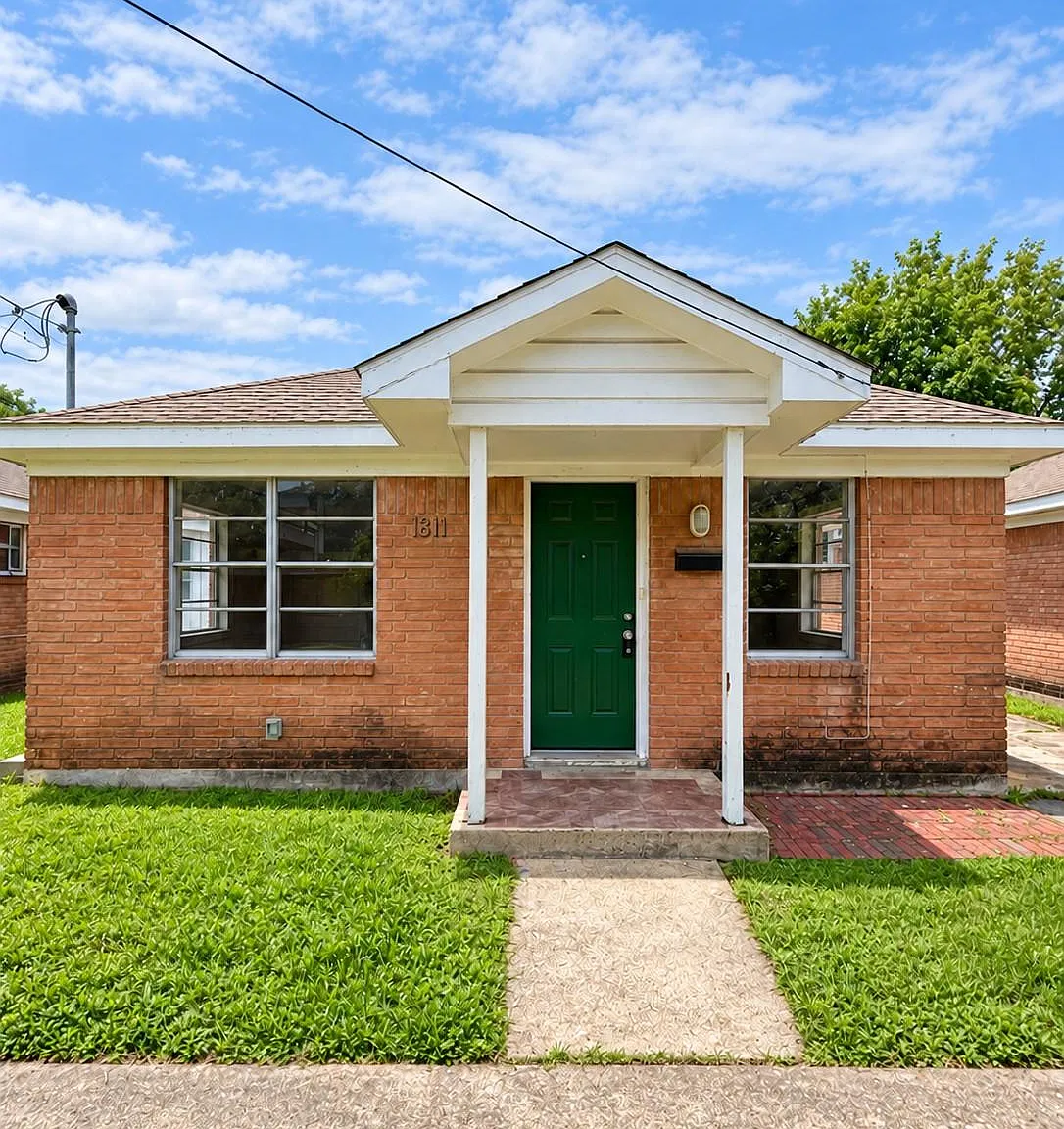2 bed, 1.0 bath, 720 sqft, $1,100 — Photo 1