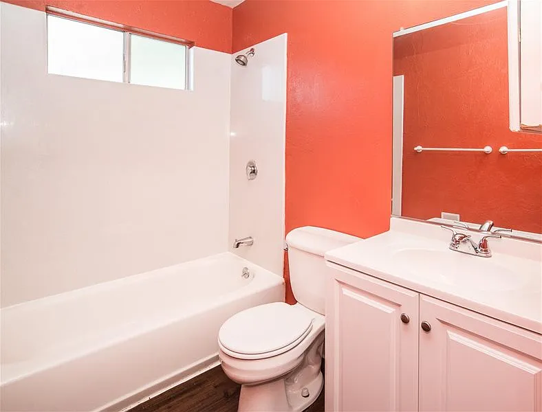 3 bed, 2.0 bath, 1370 sqft, $2,750 — Photo 4