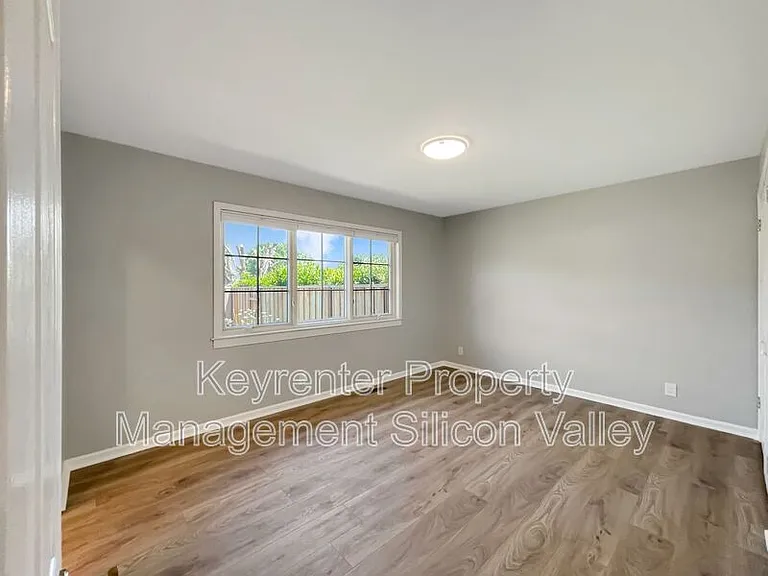 373 Redwood Ave — Photo 13