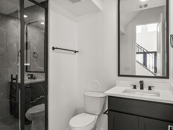 4th image of 604 Curleaf Ct
