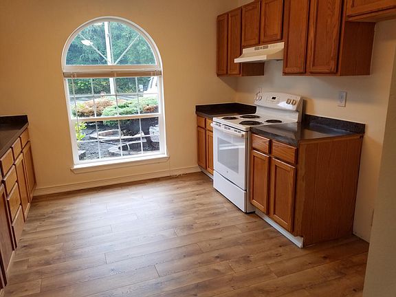 3rd image of 1500 Glenn Ct