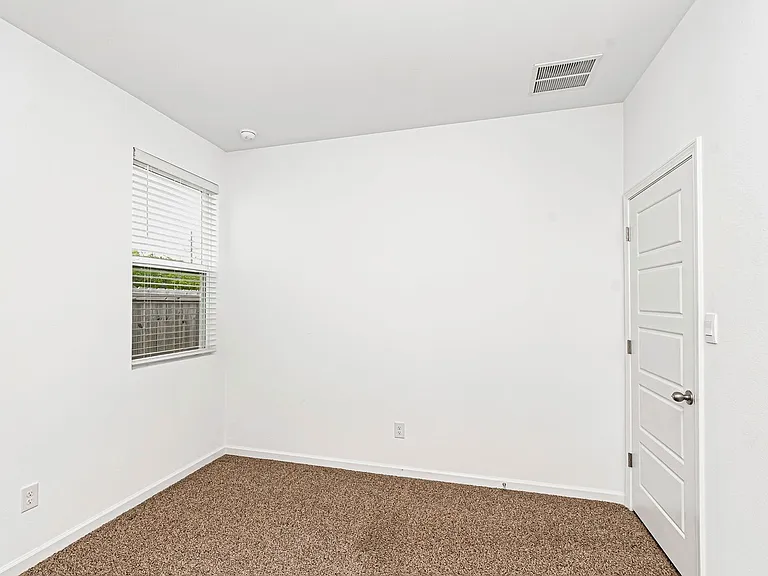 910 Drago Dr — Photo 6