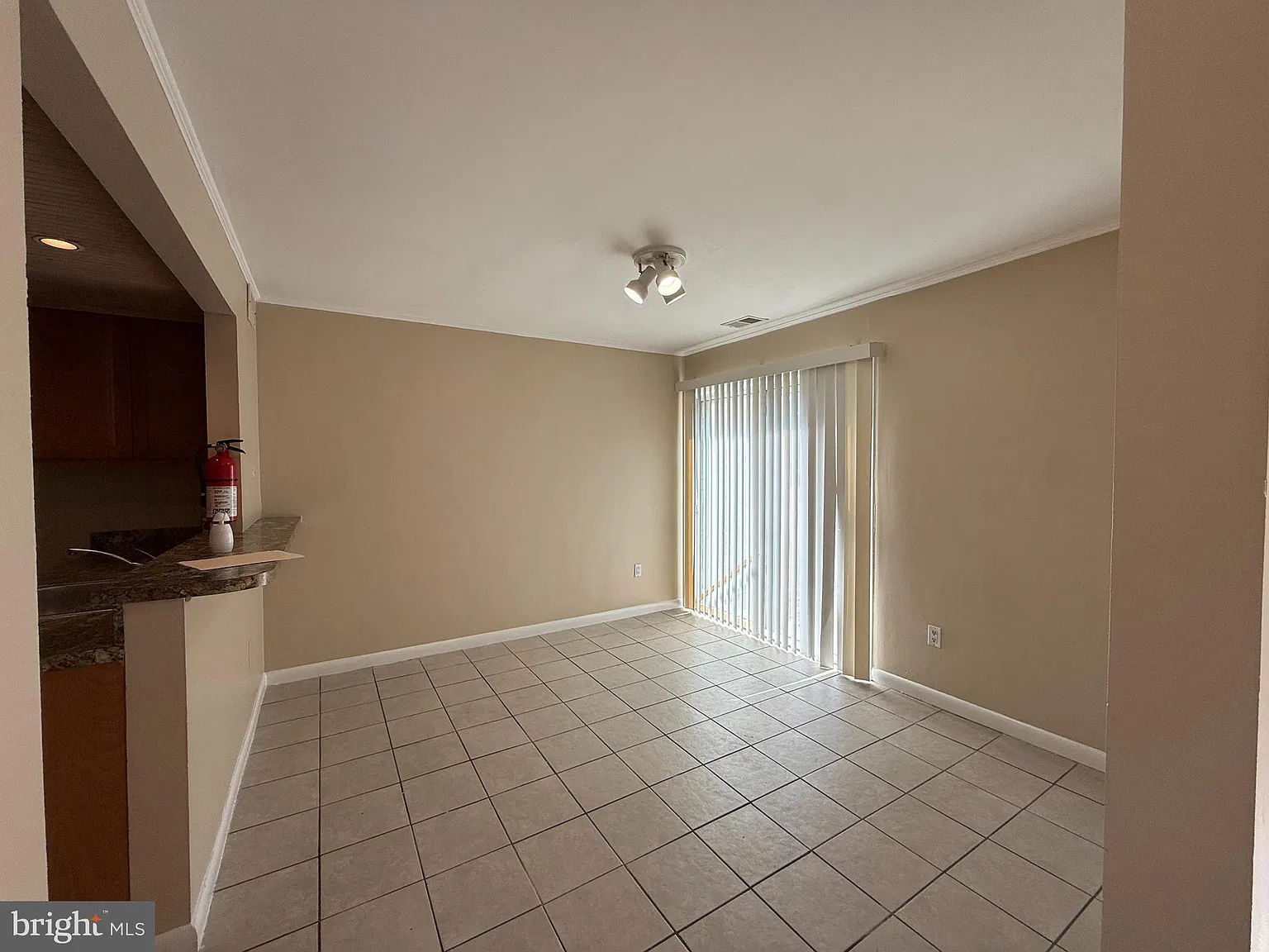 3 bed, 3.0 bath, 1350 sqft, $2,495 — Photo 4