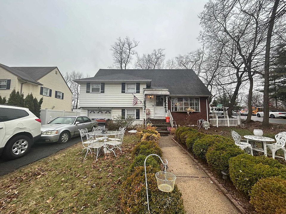 1st image of 224 Kings Ct