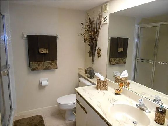 3rd image of 1900 Golfview Dr