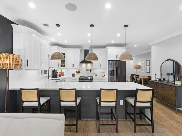 23 Manhattan Avenue image 3 of 17