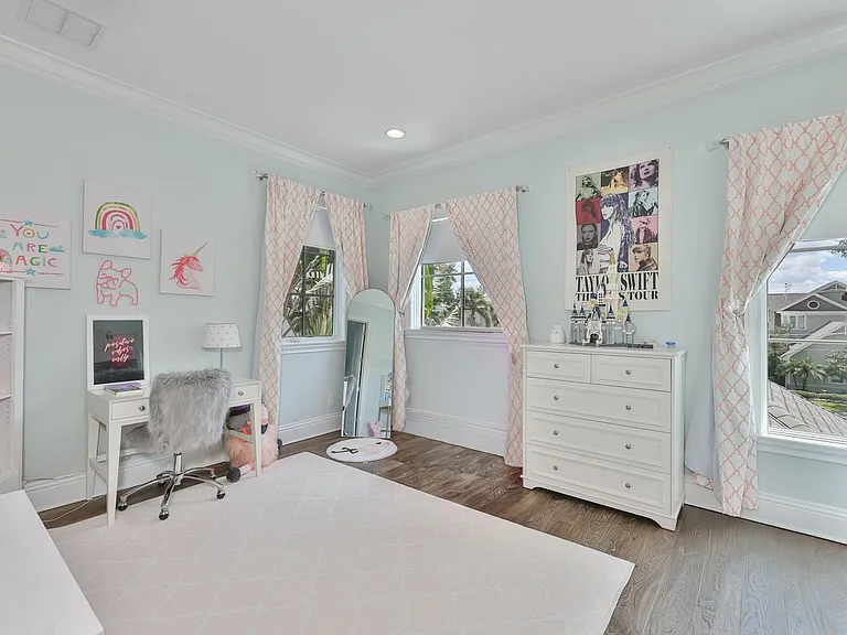 629 Riviera Dr — Photo 35