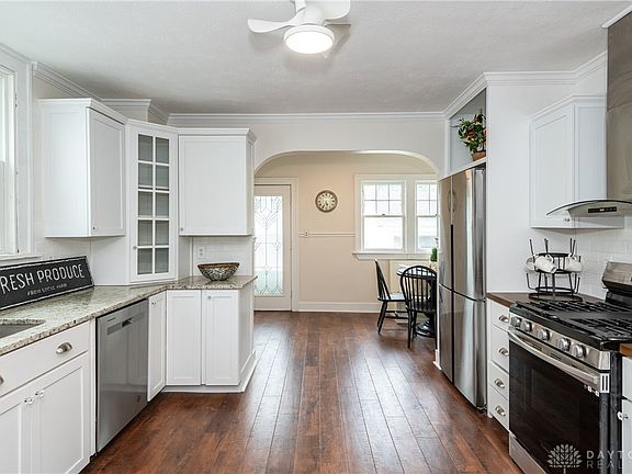 4th image of 208 Monteray Ave