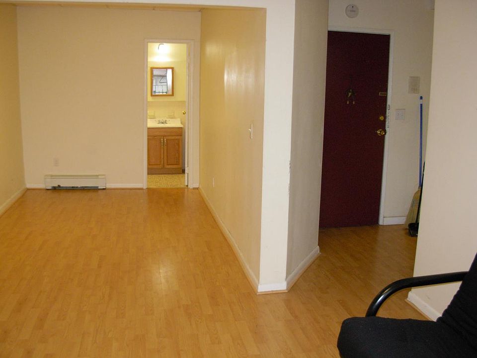2nd image of 159 Christopher Columbus Dr APT 4F