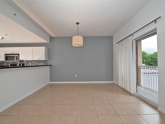 4th image of 11002 NW 83rd St APT 224