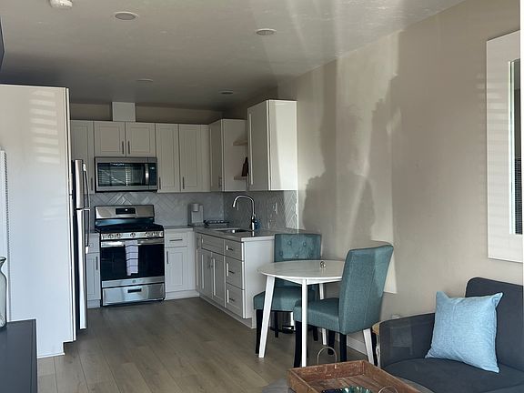 3rd image of 594B Newman Dr