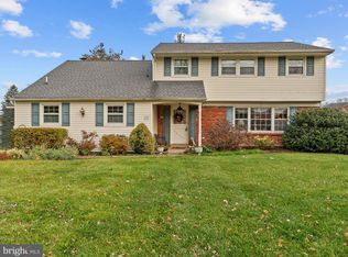 619 Brumar Dr, Hatboro, PA 19040