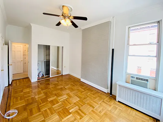 Rented by Mae Equities | media 19