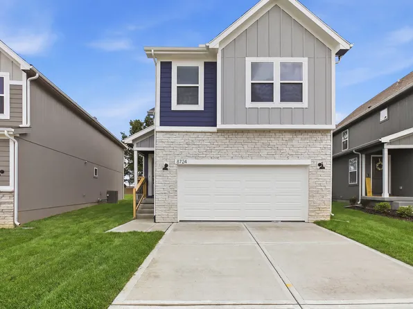 8724 SW Edgewater Dr, Blue Springs, MO 64064