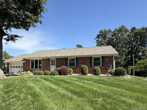 707 Pershing Dr, Warrenton, MO 63383