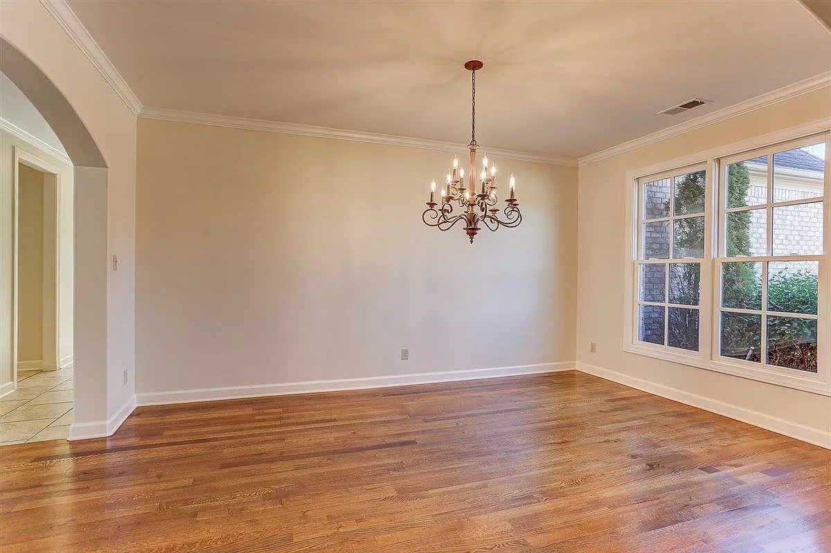 5 bed, 4.5 bath, 4268 sqft, $4,000 — Photo 4