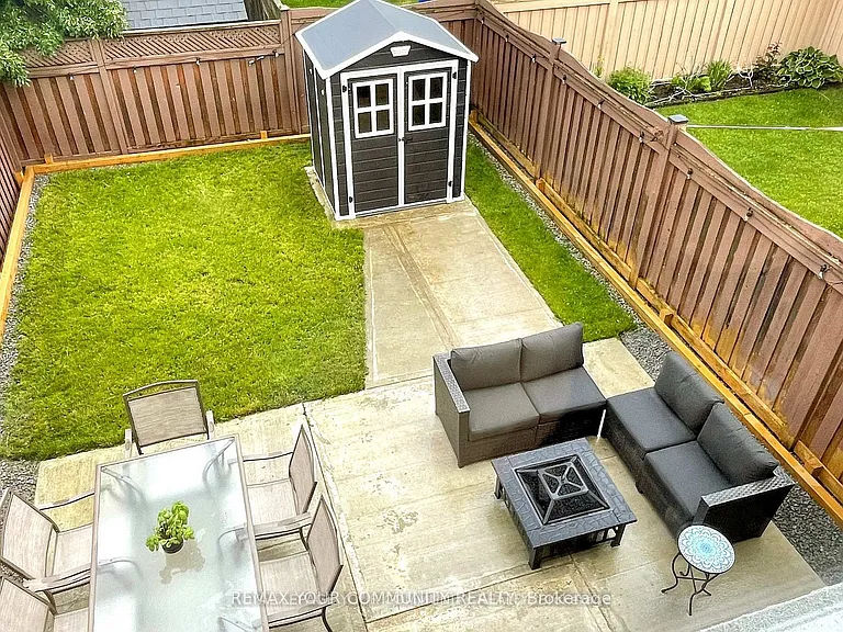 52 Four Seasons Cres — Photo 42