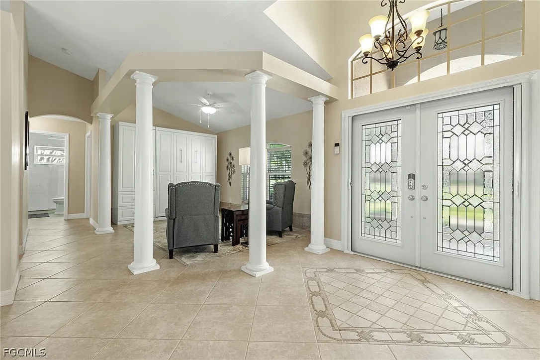 3 bed, 2.0 bath, 2071 sqft, $4,000 — Photo 3