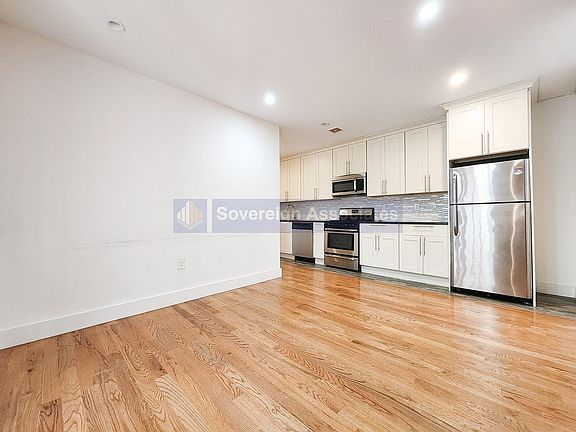 3rd image of 44 Bennett Ave APT 3B