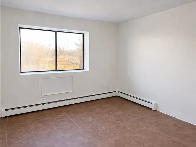 56-07 Clover Pl #2R — Photo 9