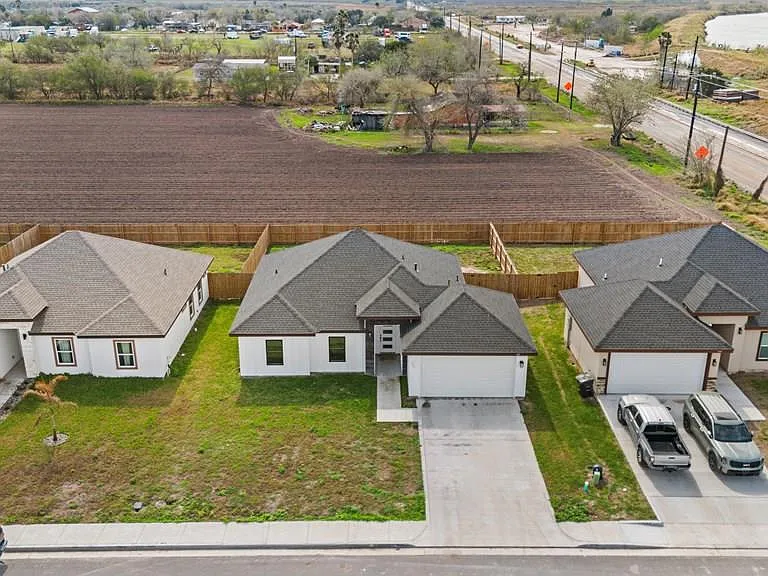 108 Faith Dr — Photo 3