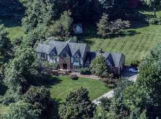 2 Old Farmstead Rd, Chester, NJ 07930