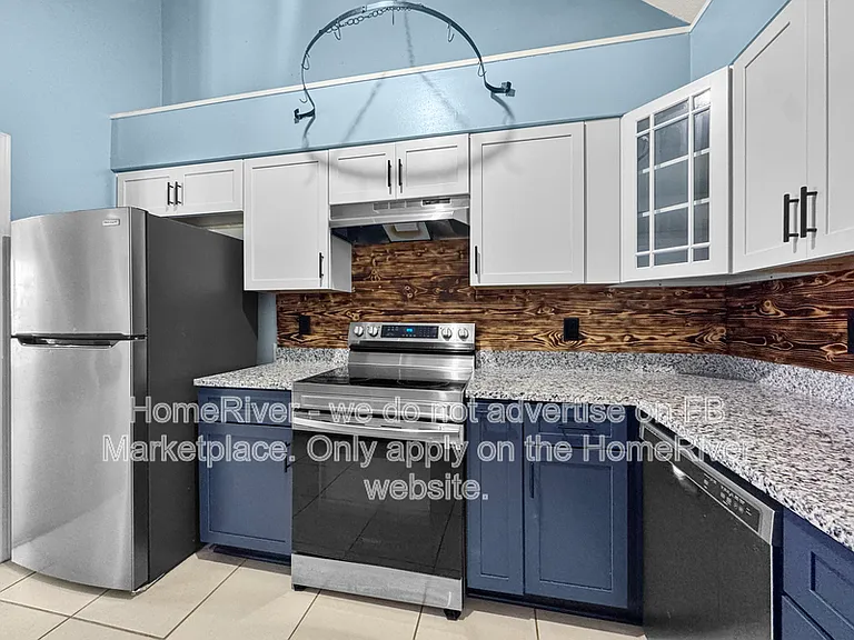 2817 Old Carriage Ln — Photo 7