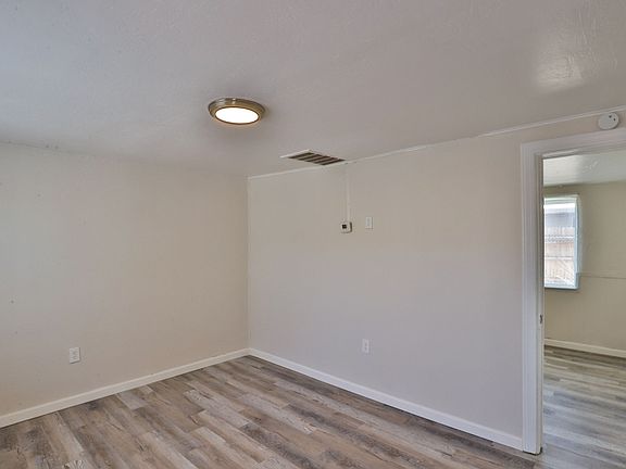 4th image of 9 E 2nd Ave APT 3
