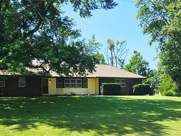103 8th St, Garden City, MO 64747