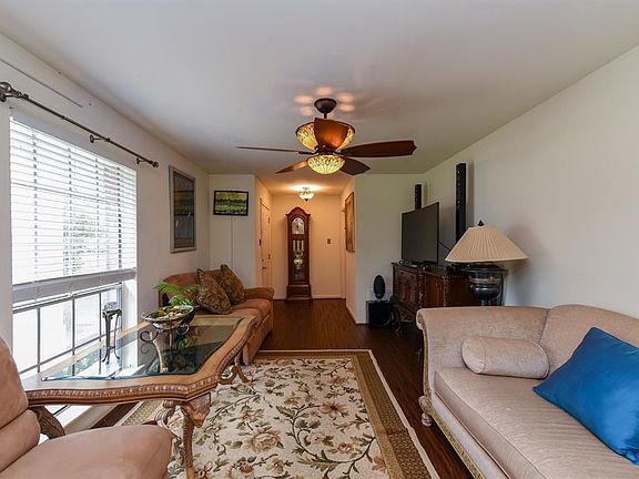 4th image of 402 Glenlea Dr